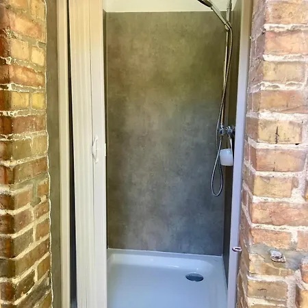 Tinyhaeuser Zum Heiratsmarkt 15328 *