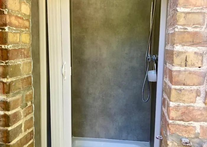 Tinyhaeuser Zum Heiratsmarkt 15328 *